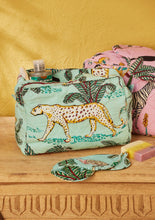 Load image into Gallery viewer, Jungle Print Wash Bag