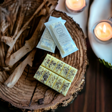 Load image into Gallery viewer, Festive Aromatherapy Beeswax Melt Snap Bars