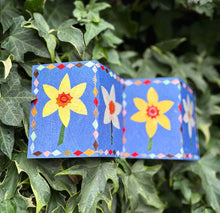 Load image into Gallery viewer, Patchwork Daffodil Concertina Card