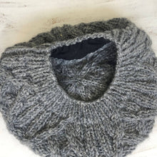 Load image into Gallery viewer, Cable Knit Wool Beret Hat