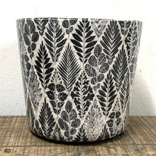 Load image into Gallery viewer, Old Style Dutch Pots - MEDIUM - Black