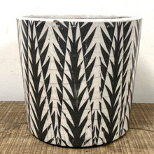 Load image into Gallery viewer, Old Style Dutch Pots - LARGE - Black