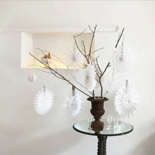 Load image into Gallery viewer, Paper Snowflake - Small Spike
