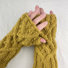 Load image into Gallery viewer, Cable Knit Wool Lined Wristwarmer Gloves
