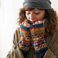 Load image into Gallery viewer, Waste Wool Wristwarmers with Detachable String
