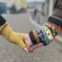 Load image into Gallery viewer, Waste Wool Wristwarmers with Detachable String
