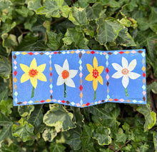 Load image into Gallery viewer, Patchwork Daffodil Concertina Card
