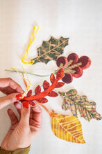 Load image into Gallery viewer, Leaf Gift Tags
