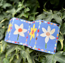 Load image into Gallery viewer, Patchwork Daffodil Concertina Card
