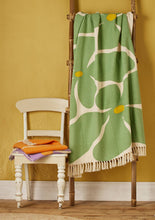 Load image into Gallery viewer, Bold Flower Throw
