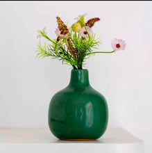 Load image into Gallery viewer, Stem Vase
